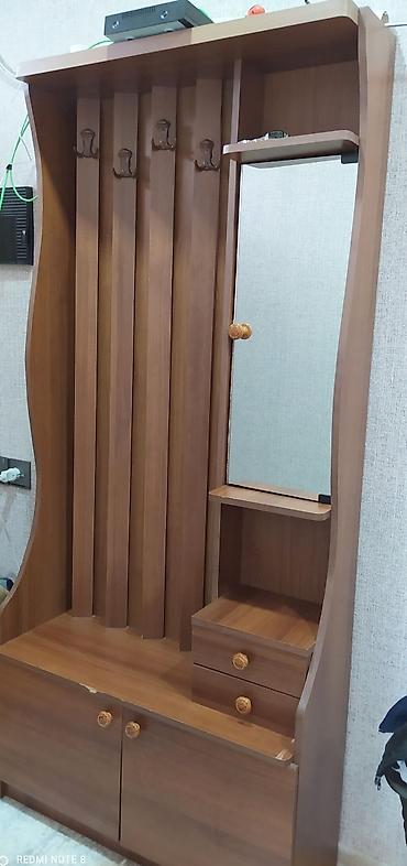 Mebel: İşlənmiş, 2 qapılı, Güzgülü, Qəhvəyi, Açılan, Düz dolab — 1