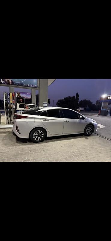 roewe ei5 2021: Toyota Prius: 2017 г., Гибрид, Хэтчбэк — 5