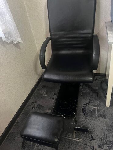 Педикюрные кресла: Продаю б/у педикюрное кресло в хорошем состояние. Самовывоз. цена