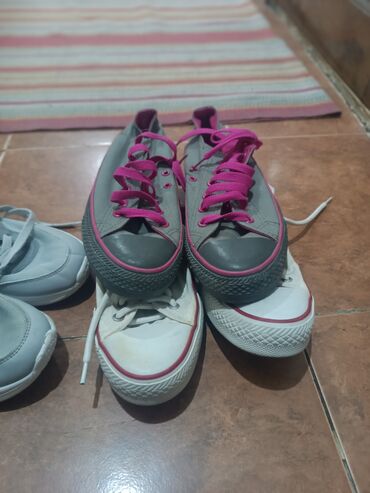 Çəkmələr: Ikinci el ayyagabilar müxtəlif razmerlerde yeniside var içinde. her — 8