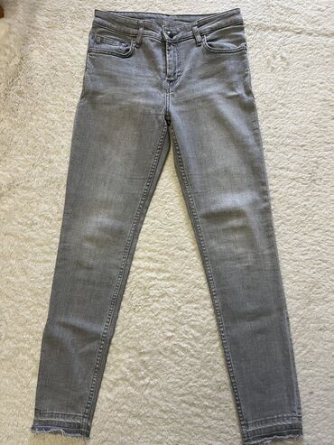 женские джинсы с вышивкой: Джинсы S (EU 36), M (EU 38)