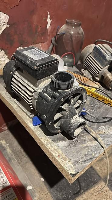 90 dərəcə: Hidrosystem markalı vanna/spa üçün su nasosu. Etiket məlumatları: - — 1