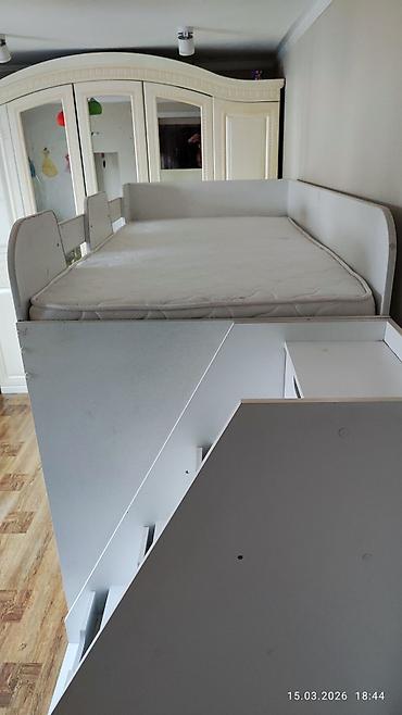 Двухъярусные детские кровати: Двухъярусная детская кровать, Б/у, ЛДСП, цвет - Белый — 9