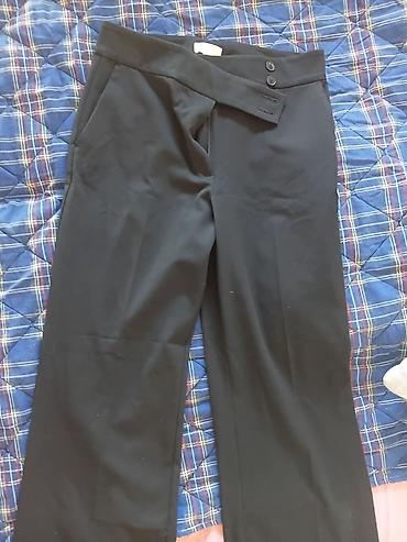 Pantalone: H&M Crne elegantne ženske pantalone sa širokom nogavicom. Model — 2