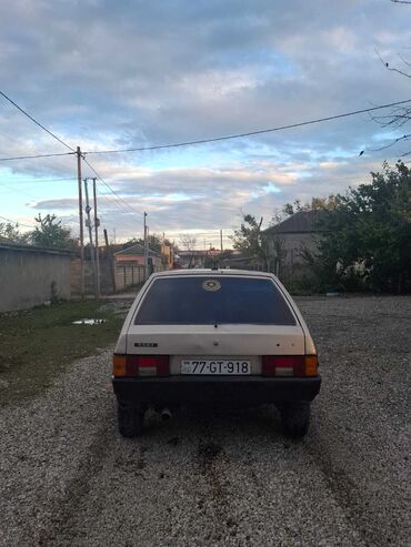 VAZ (LADA): Model: VAZ 2109 (Samara) – sedan/hatchback tipli Rəng: Açıq boz Nömrə — 2