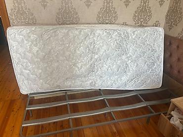 kreditle divan kreslo: Tək nəfərlik döşək və metal çarpayı çərçivəsi - Ölçü: təxmini 90×190 — 1