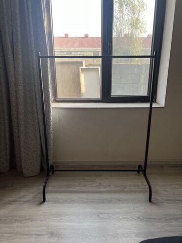 Mağaza asılqanları: Ölçü texmini Hündürlük 134 Eni 103 Metall paltar asılqanı/rax - — 9