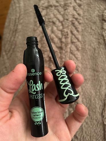 qara uzuk: Kirpiklər üçün tuş Eveline Yeni — 2
