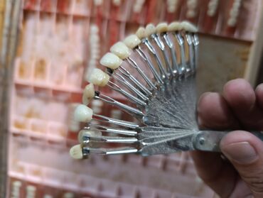 продам стоматологическое оборудование б у: Акриловые зубы,коронки, протезы зубныележат давно дома,если кому-то