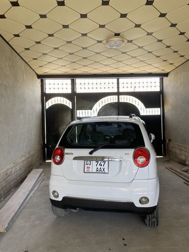 радиатор кондиционера опель зафира а: Белый хэтчбек Chevrolet Matiz с пятью дверями и рейлингами на крыше