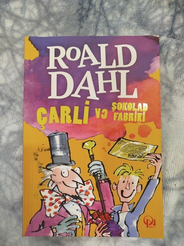 Roald Dahl tərəfindən "Çarli və Şokolad Fabriki" kitabı. Kitabın üz