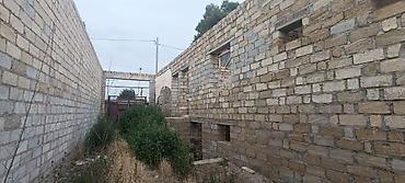 bina az seki: Satış üçün: hasarlı həyət və tikili karkası - Geniş darvazalı giriş — 7