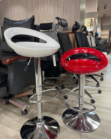 Ofis və oyun kresloları: Yeni, Təkərli, Qolları tənzimlənir, Dəri — 17