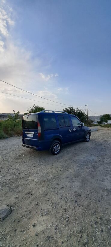 Fiat: Fiat Doblo: 1.6 l | 2002 il 2500000 km Van/Minivan