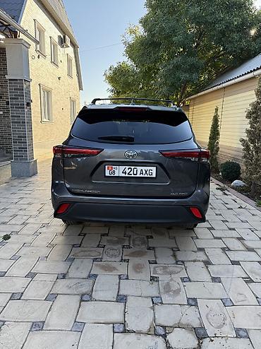 Toyota Highlander: 2023 г., 3.5 л, Автомат, Бензин — 7