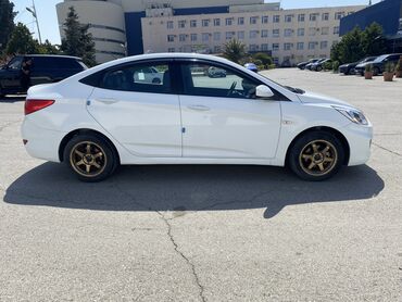 Hyundai: Hyundai Accent: 1.4 l | 2016 il Sedan — 4