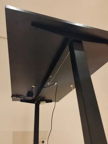 Kancelarijski setovi nameštaja: Fotelje i stolovi crni elektro podesivi dim 140x70 cm Odlični, kao — 7