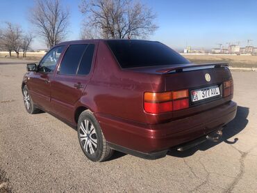 Volkswagen: Volkswagen Vento: 1993 г., 2 л, Механика, Бензин, Седан — 1