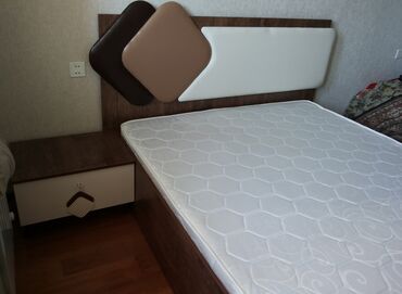 Mətbəx mebeli: İşlənmiş, İkinəfərlik çarpayı, Bazasız, Matras ilə, Siyirməsiz, Azərbaycan
