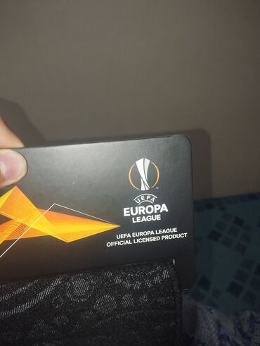 polis geyim forması: UEFA Avropa liqasının Final oyununun orginal peçatlı şərfi