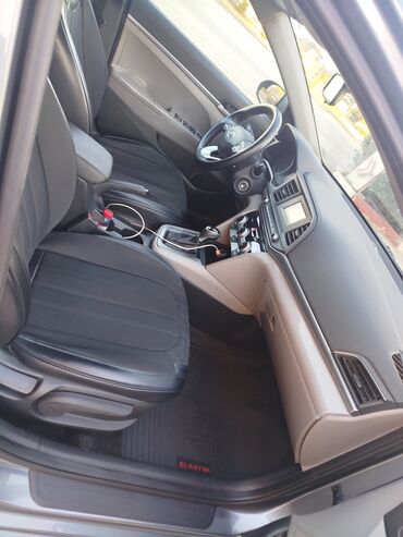 Hyundai: Hyundai Elantra: 2 l | 2019 il Sedan — 10