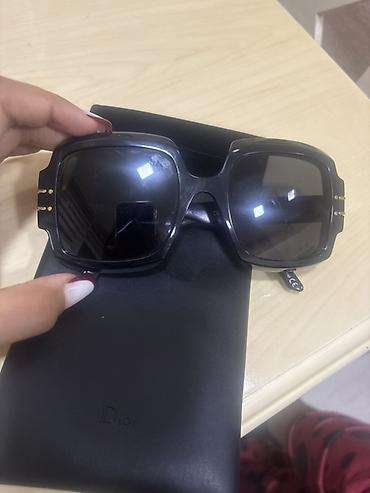 Christian Dior original gun eynəyi – kvadrat, iri çərçivə dizaynı - lalafo.az -da Christian Dior original gun eynəyi – kvadrat, iri çərçivə dizaynı -