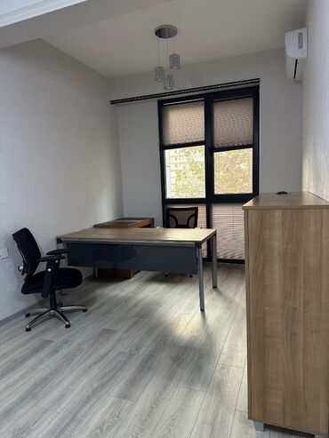 Ofis dəst mebeli: Çox təcili satılır.Ofis mebeli hamısı bir yerdə 600 azn. Laminat deyil — 10