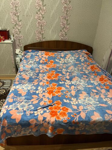 старый шкаф: Двуспальная кровать, Шкаф