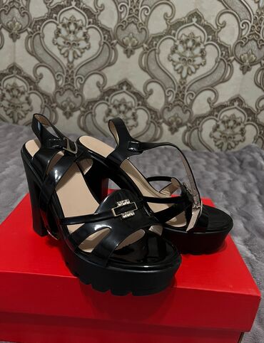 женские туфли на шпильке: Туфли 38, цвет - Черный