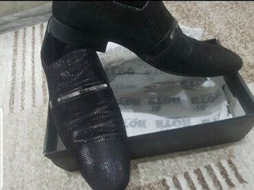 чёрный туфли размер 42: Турецкие мужские туфли лазерная кожа туфли покупали в Лионе за 4000
