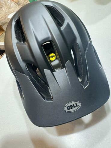 Велосипеды: Продается шлем Bell 4forty mips в размере М 54-59 см Покупали год