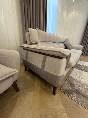 Divan və kreslo dəstləri: Klassik-stil yumşaq mebel dəsti - Tərkib: 3 yerlik geniş divan + 2 — 5