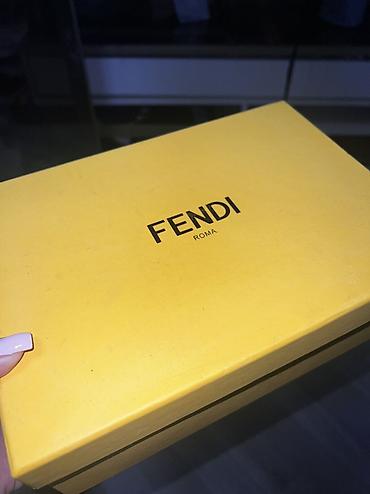 Çiyin çantası, Fendi, Yeni