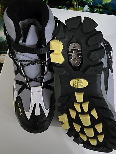 Krossovkalar: Məhsul: Krossovkalar (iki fərqli model) 1) Açar detallar – ağ/rəngli — 7