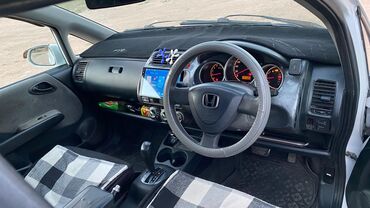арзан авто машина: Honda Fit: 2002 г., 1.3 л, Автомат, Бензин