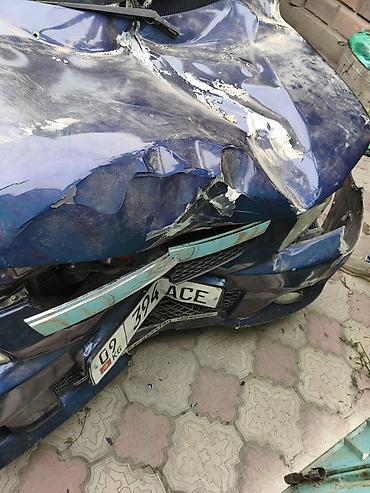 Разбор автомобиля на запчасти — синий хэтчбек Mazda 323/Protegé — 3