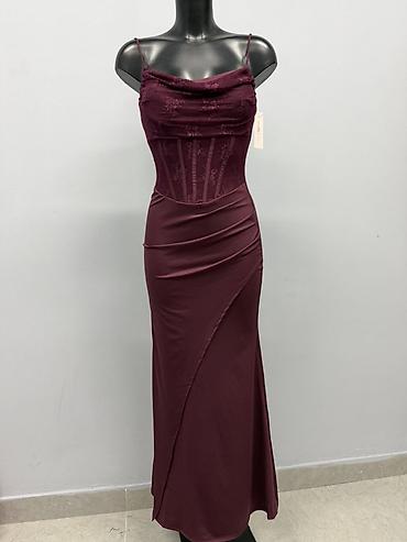 dva srca slike: Elegantna duga haljina sa korset gornjim delom
3200 din
s m l — 5