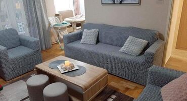 Posteljina: Prekrivači za trosed i dve fotelje
Cena 4500 dinara — 10