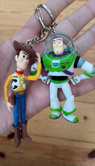 qamak qiyməti: Toy story filminden Woody ve Buzz eyni filmdeki kimi brelok qiymet