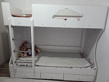 bunk bed: Двухъярусная детская кровать, Б/у, ЛДСП, цвет - Белый — 1