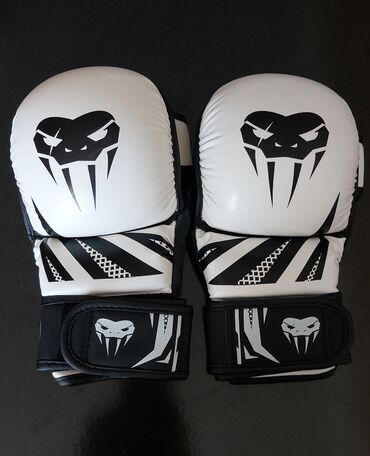 Əlcəklər: Mma sparing elceyi yenidir işlenmeyib Ölçü:L Vəziyyəti:Yeni İdman