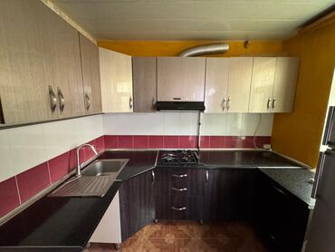 Kreslolar: Metbex mebeli Ölçü sol 150sm,orta 275sm, sag 120sm.Üstünde