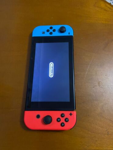 Nintendo Switch: Продаю Nintendo switch в хорошем состоянии с двумя дополнительными