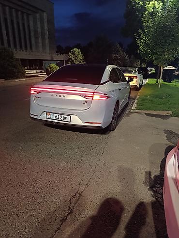 byd e1: Zeekr : | 2022 г. Седан — 3