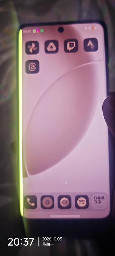 poco 3pro: Realmi gt 5 pro
Пол экрана не работает — 1
