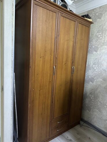 шкаф под телевизор: Кийим салуучу шкаф, Түз
