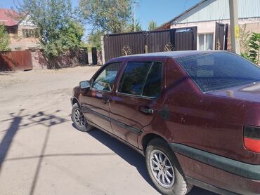 возможен обмен на дом: Volkswagen Vento: 1993 г., 1.8 л, Механика, Бензин, Седан