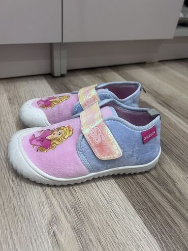 Детская обувь: Тапочки для дома и продленки Размер 29 Производство Турция Состояние 4