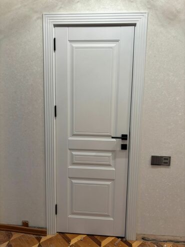 qapi sekilleri: Ağ rəngli interyer qapısı – klassik dizaynlı, panellı model. - Rəng at lalafo.az qapi sekilleri: Ağ rəngli interyer qapısı – klassik dizaynlı, panellı model. - Rəng