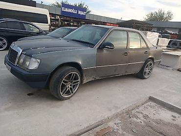 w124 radiator: Mercedes-Benz E-Class W124 sedan - Kuzov: 4 qapılı sedan, boz rəng - — 2